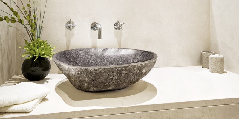 Lavabo salle de bains en pierre : idées et tendances 2021